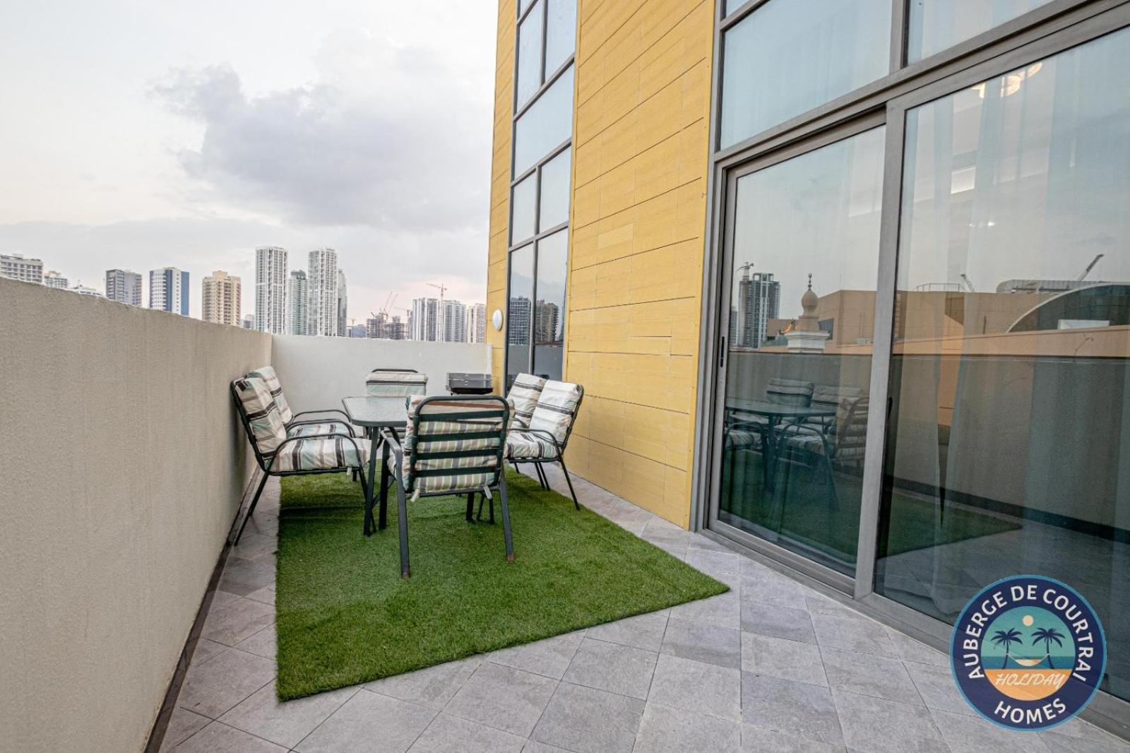 2br Duplex Stunning Views,near Circle Mall & Park Apartment Dubai