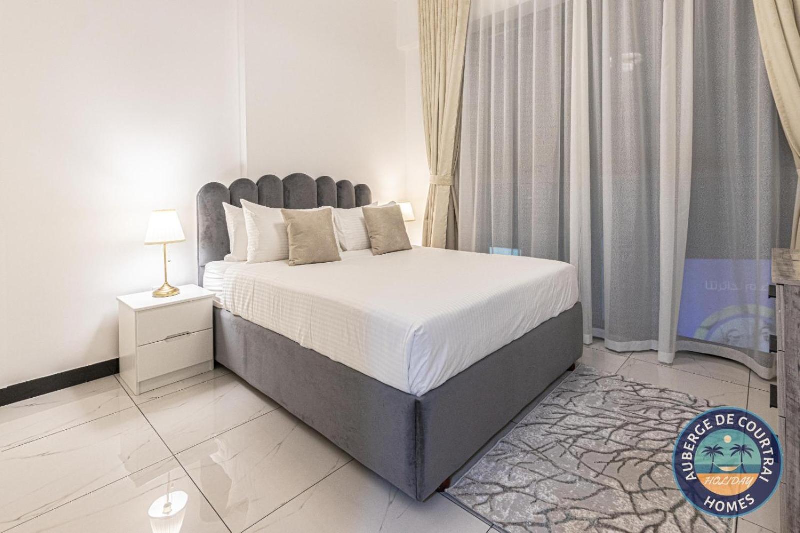 Apartment 2br Duplex Stunning Views,near Circle Mall & Park *